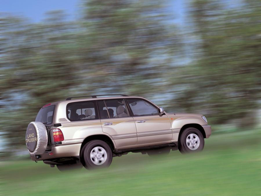  Toyota Land Cruiser 100 VX (J100-101) 1998 года  (UAE) (фото 11 из 13)